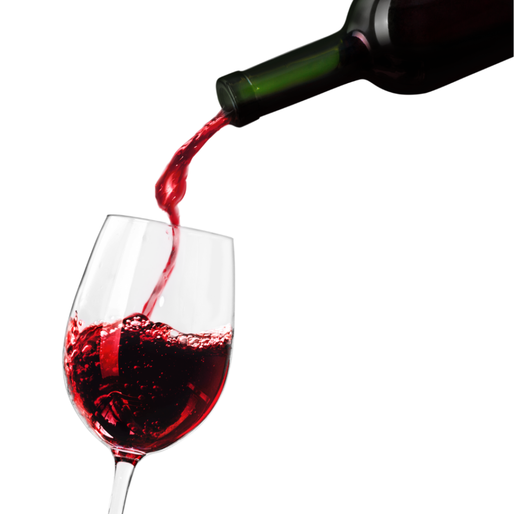 botella vertiendo vino en una copa